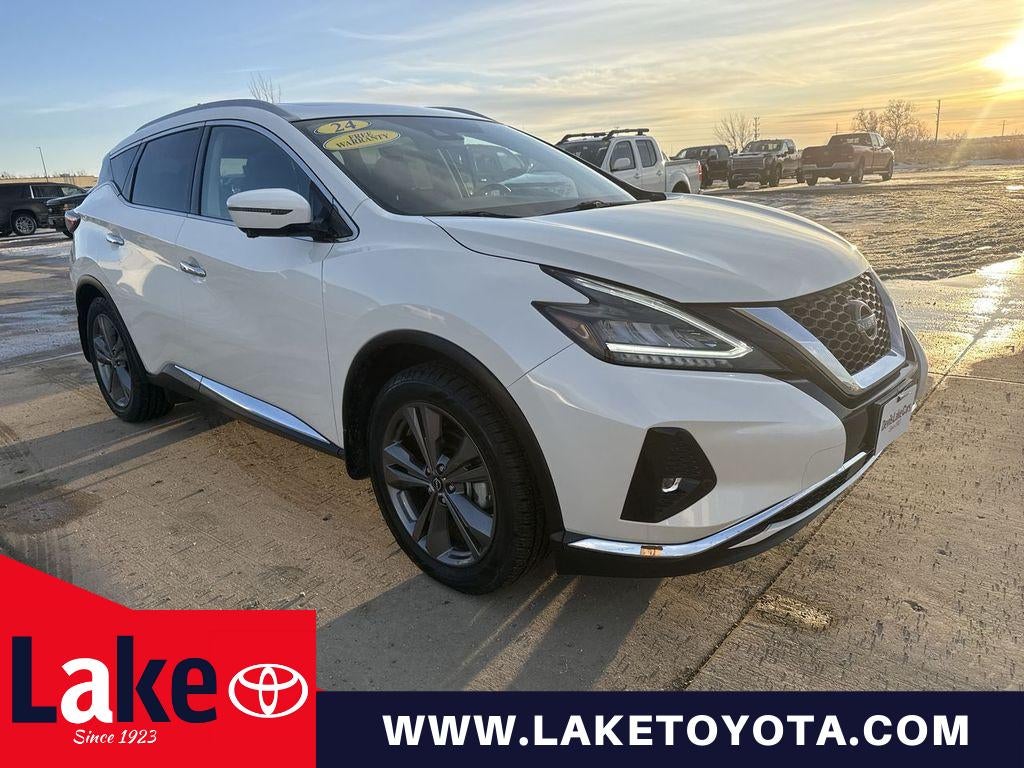 2024 Nissan Murano Platinum in Pearl White Tricoat — front three-quarter view