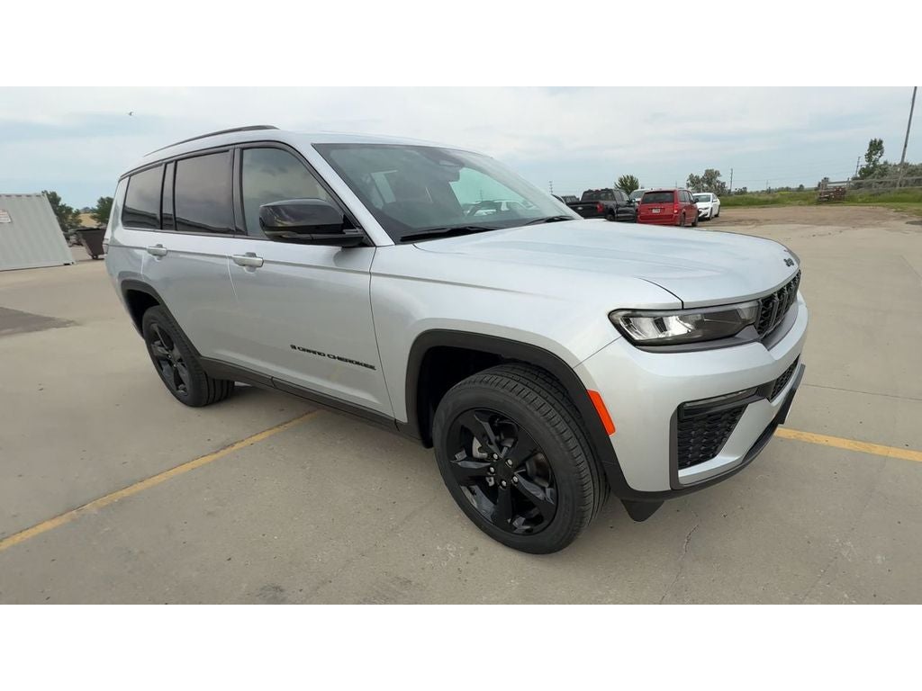 2026 Jeep Grand Cherokee — side profile view