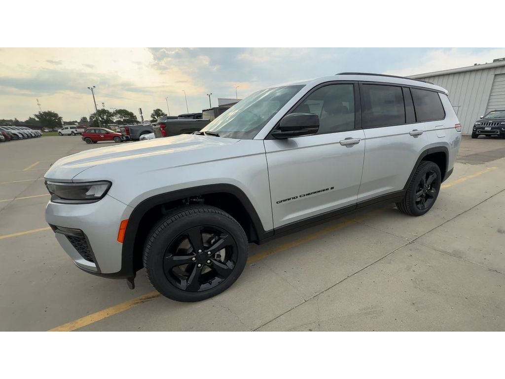 2026 Jeep Grand Cherokee — detail view