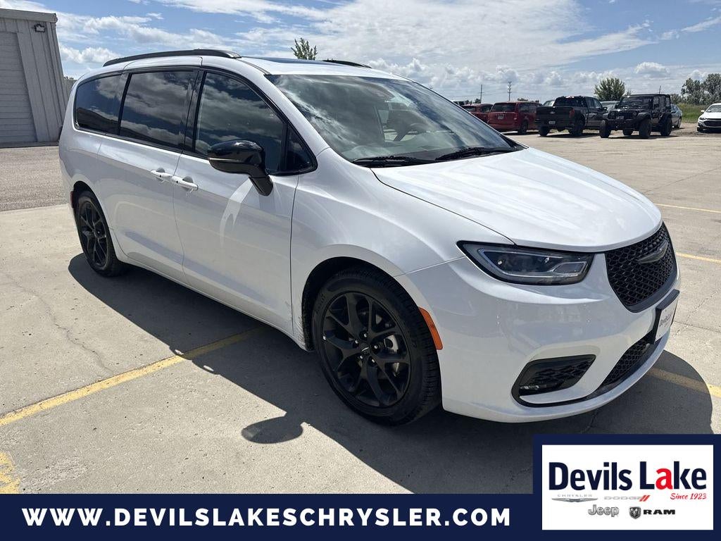 2025 Chrysler Pacifica Limited in Bright White Clearcoat — front three-quarter view