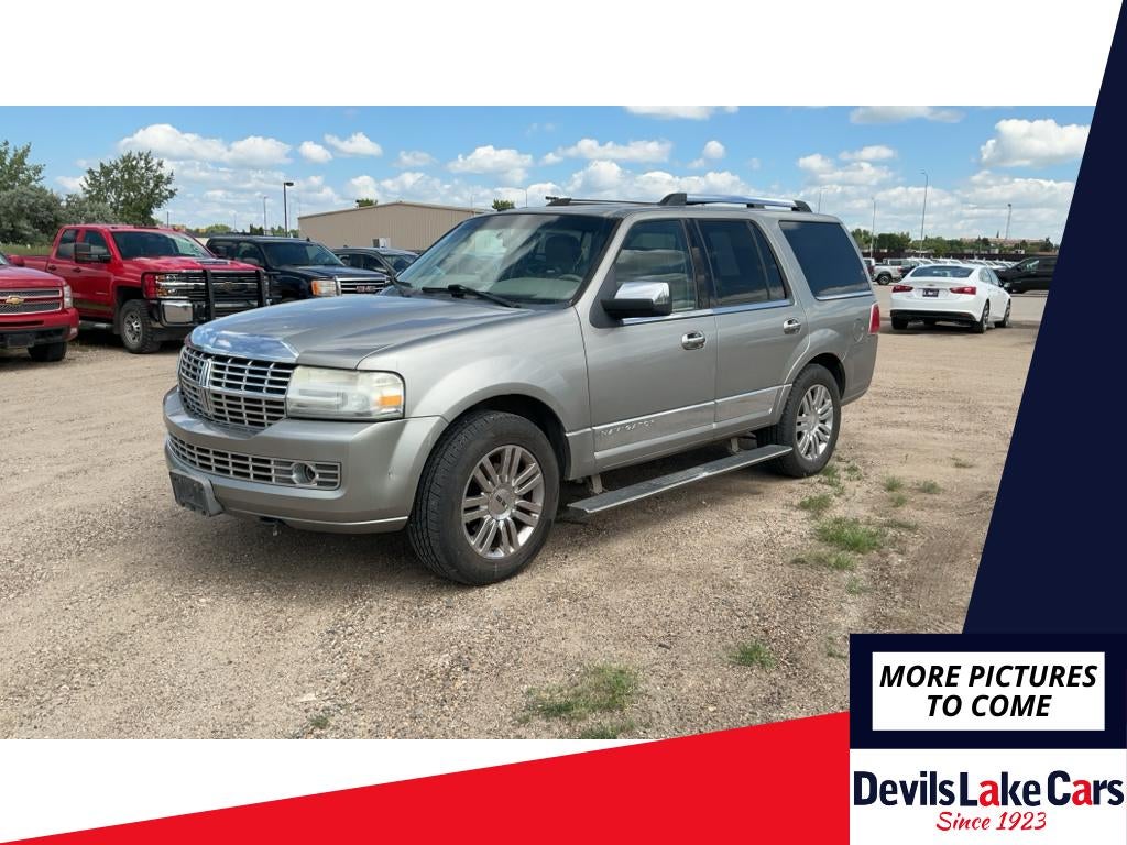 2008 Lincoln Navigator 4WD 4dr in Vapor Silver Clearcoat Metallic — front three-quarter view