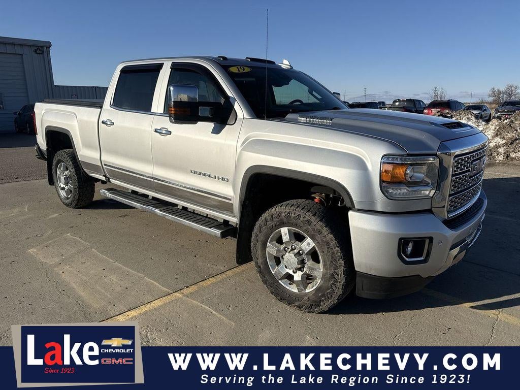 2019 GMC Sierra 2500 HD Denali in Quicksilver Metallic — front three-quarter view